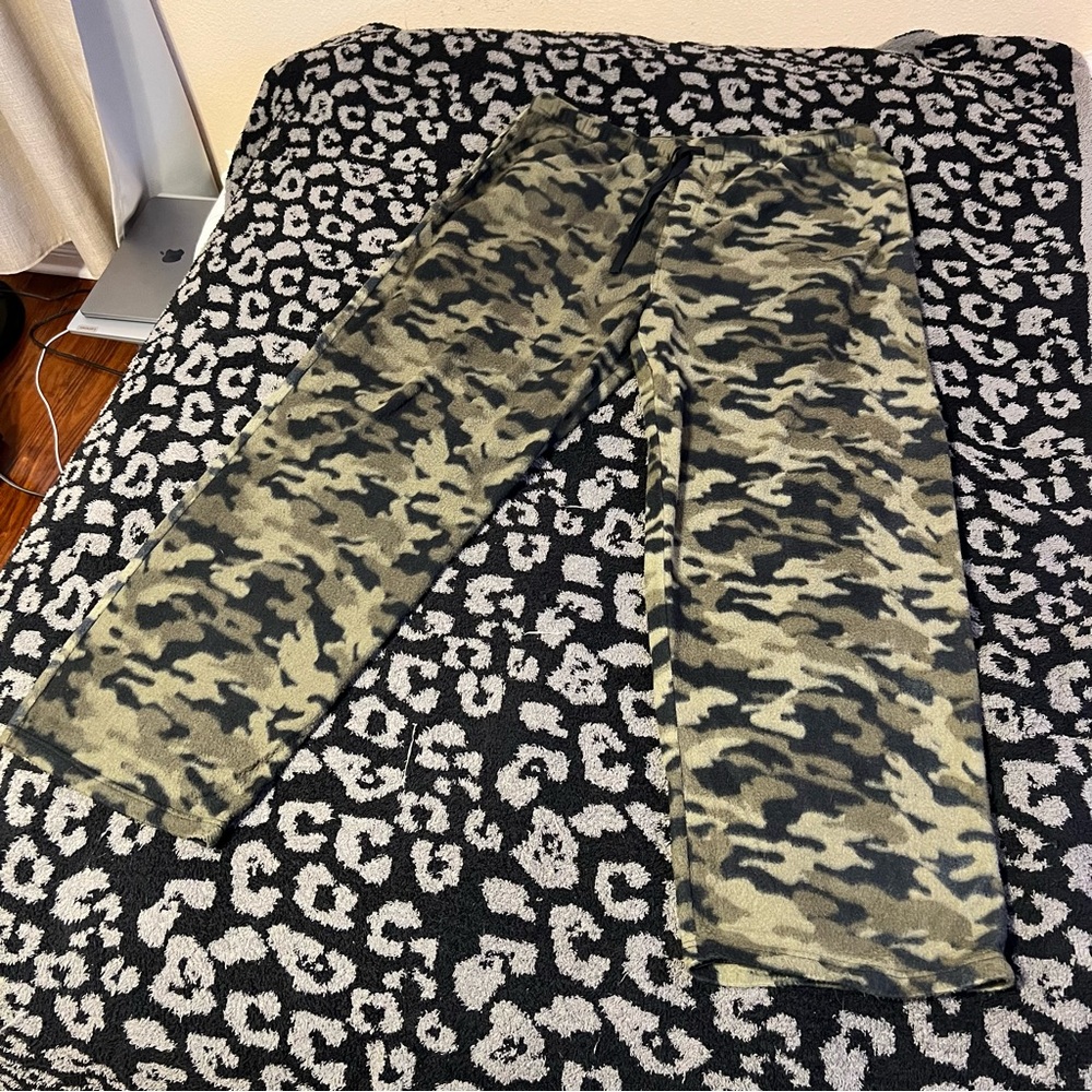 Baggy Camo Sweatpants